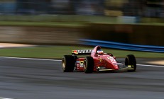 米兰体育app入口-赛道与球场的双重奏，F1新赛季揭幕战与灰熊制霸独行侠的战术启示