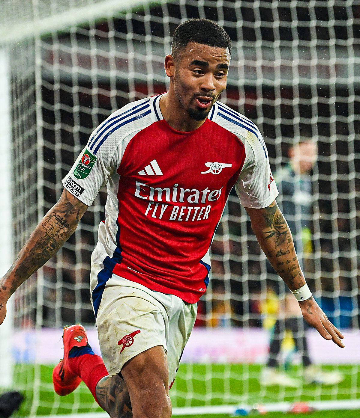 阿森纳后卫发挥出色，坚守球门抵挡对手火力的简单介绍