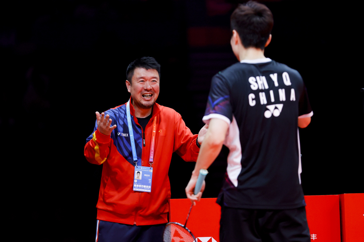 关于马来西亚队险胜中国队，安赛龙统治全场的信息