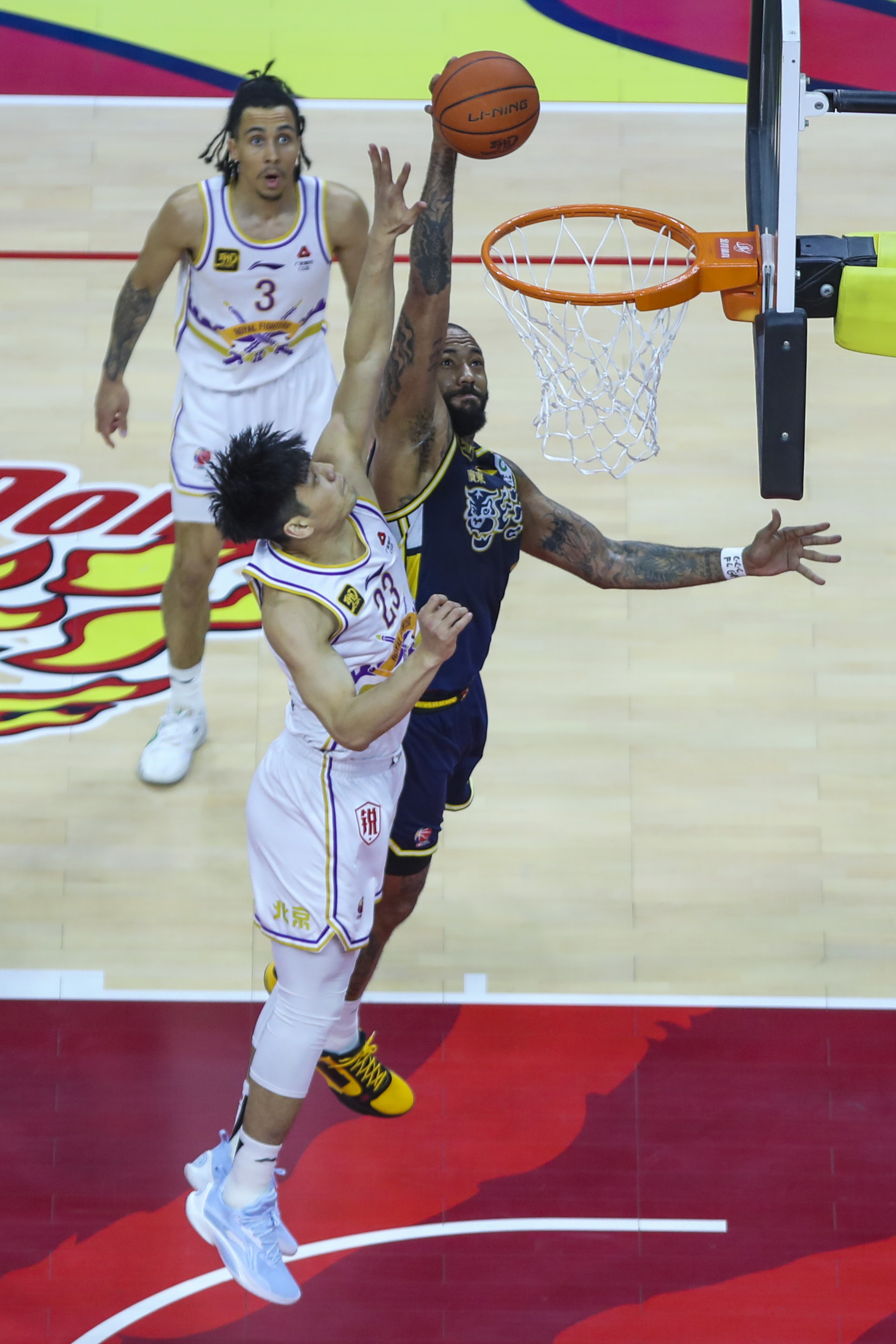 关于山东队轻取广东队，保罗统治全场的信息