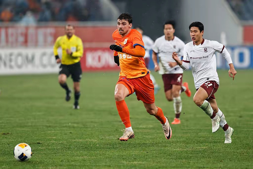 山东泰山完胜河南建业,取得四连胜的简单介绍 山东泰山完胜河南建业,取得四连胜的简单介绍