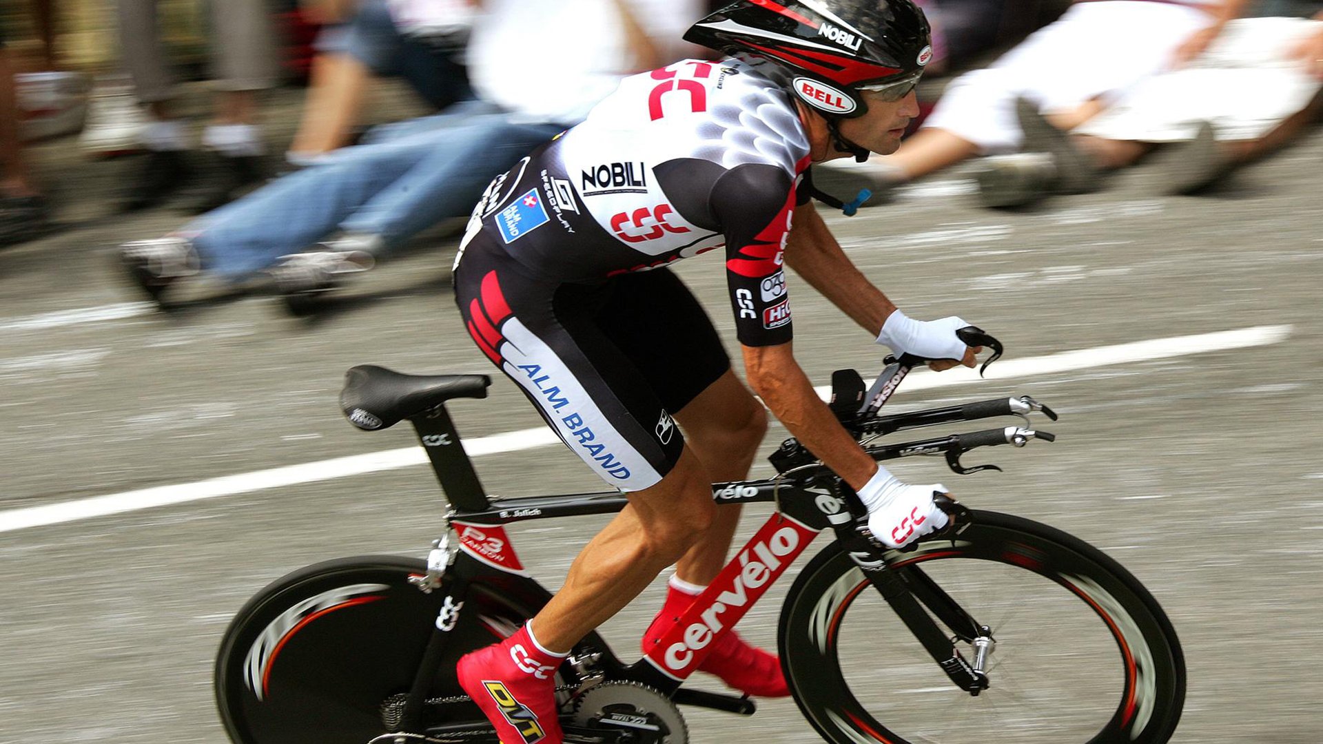 冰岛战术压制皇马，皮克成为关键先生