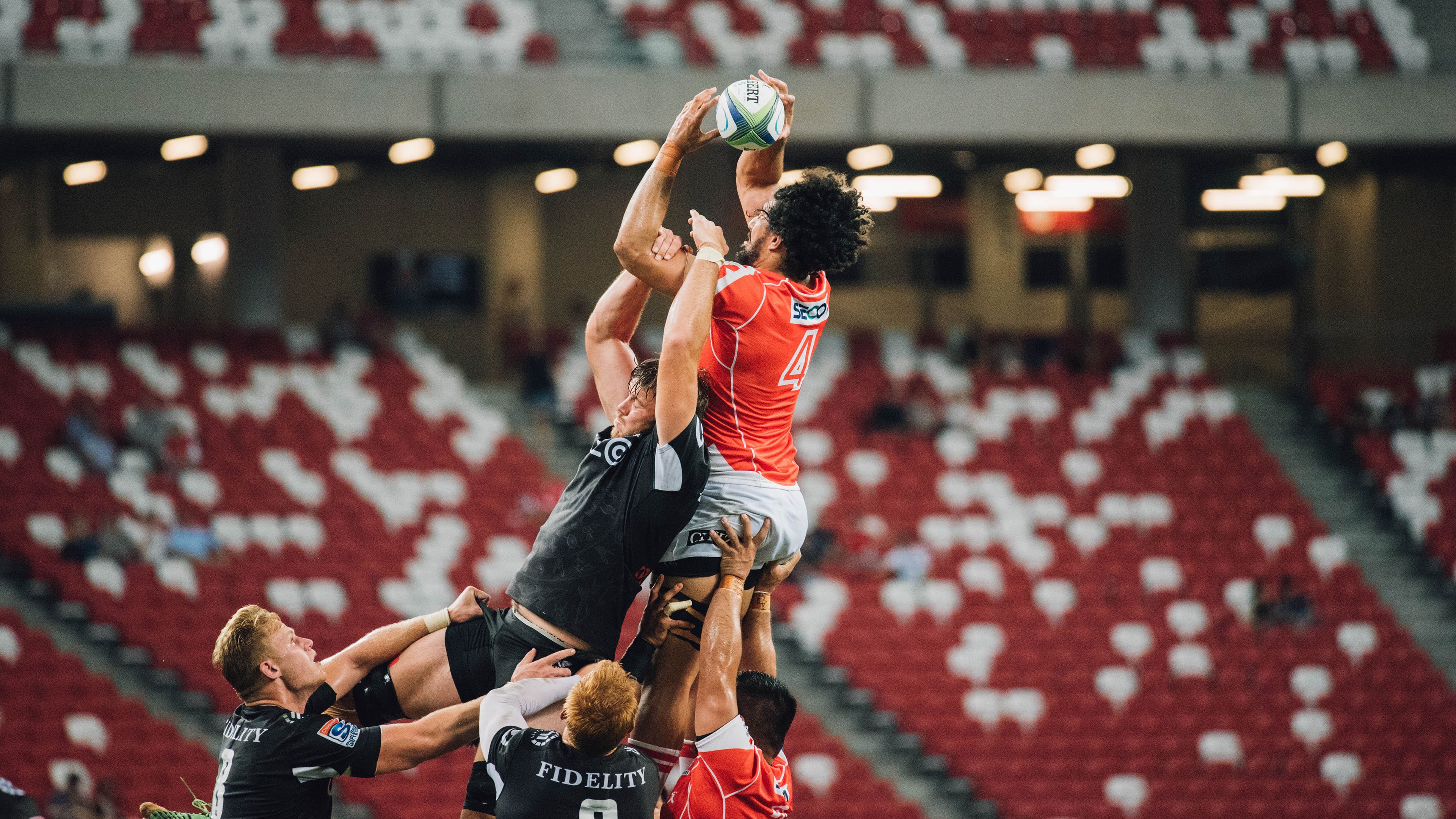 赛道上的单节爆发，F1街道赛焦点战与秘利之战的奇妙共鸣